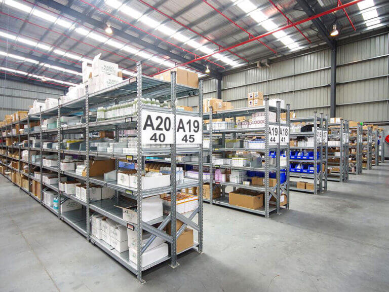 Regały dla sklepu z butami