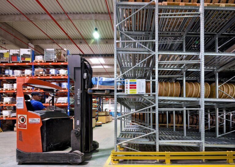 Regały magazynowe przepływowe