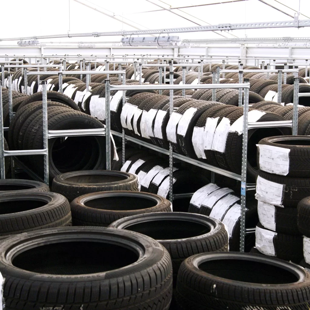 Łącznik do regałów