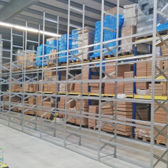 Regały półkowe wysokiego składowania